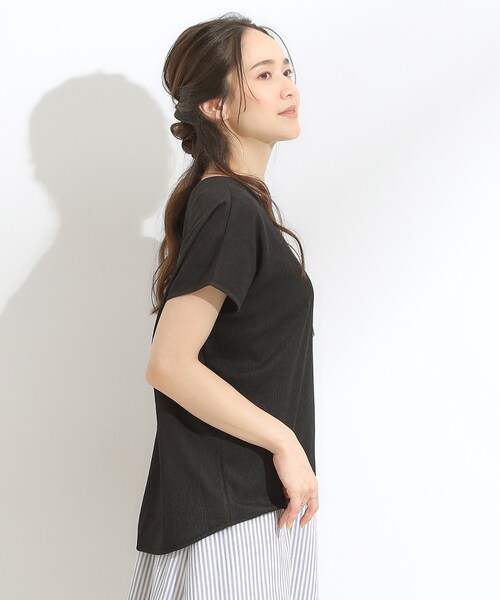 SHOO・LA・RUE（シューラルー）の「【S-LL】ブラウス見えする 軽やかな着心地の しぼしぼトップス（Tシャツ/カットソー・レディース・マスタード/ブラウン系その他/アイボリー/ライトブルー/ブラック・04/03/02/01）」の7枚目の写真
