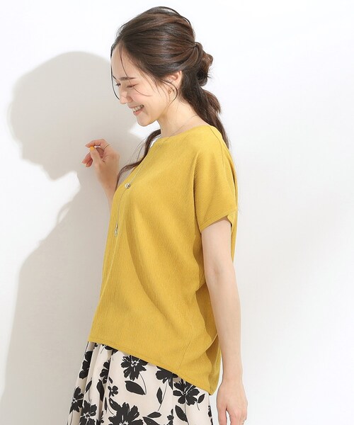 SHOO・LA・RUE（シューラルー）の「【S-LL】ブラウス見えする 軽やかな着心地の しぼしぼトップス（Tシャツ/カットソー・レディース・マスタード/ブラウン系その他/アイボリー/ライトブルー/ブラック・04/03/02/01）」の15枚目の写真