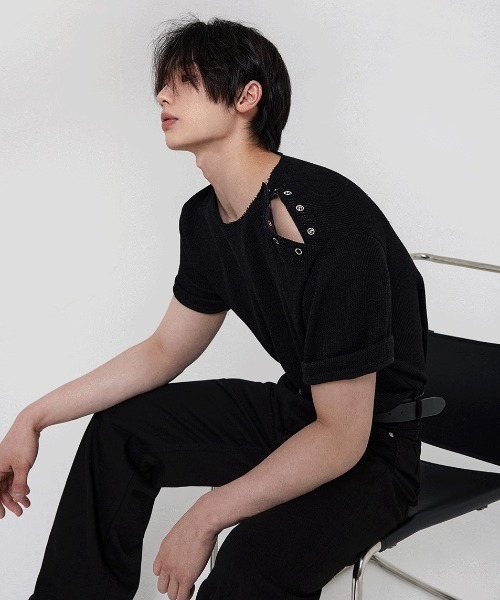 COSYHARU(コシハル)の「オープン5ボタンリブ編みラウンドニット(Tシャツ/カットソー・メンズ・グレー/ブラック/ネイビー/ブラック系/ベージュ・FREE)」の12枚目の写真