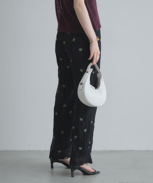 &. NOSTALGIA（アンドドットノスタルジア）の「【ZOZO限定】小花柄刺繍ルーズパンツ（その他パンツ・レディース・ブラック/アイボリー・FREE）」の12枚目の写真