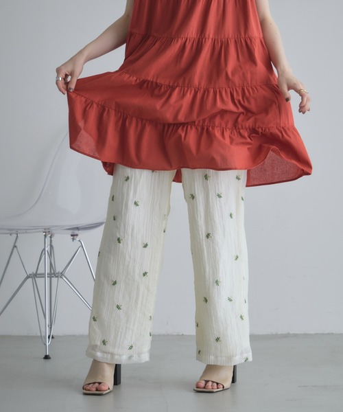 &. NOSTALGIA（アンドドットノスタルジア）の「【ZOZO限定】小花柄刺繍ルーズパンツ（その他パンツ・レディース・ブラック/アイボリー・FREE）」の17枚目の写真