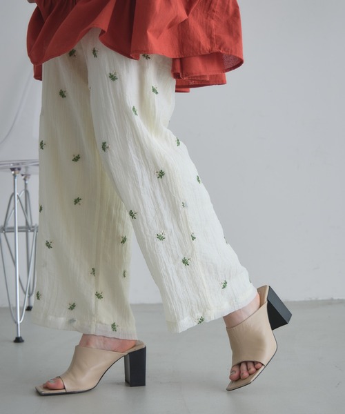 &. NOSTALGIA（アンドドットノスタルジア）の「【ZOZO限定】小花柄刺繍ルーズパンツ（その他パンツ・レディース・ブラック/アイボリー・FREE）」の20枚目の写真