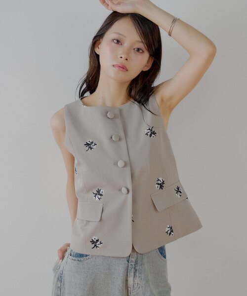 Chico（チコ）の「【SALON by Chico/セットアップ対応】フラワー刺繍