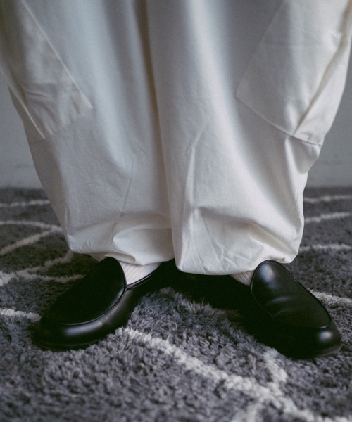 INTER FACTORY（インターファクトリー）の「2/9号室（かおこ&ひろと） - Nylon Tuck Cargo Pants / ナイロンタックカーゴパンツ（カーゴパンツ・メンズ・アイボリー/チャコールグレー・MEDIUM/LARGE）」の20枚目の写真