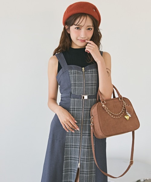 REDYAZEL（レディアゼル）の「チャーム2WAYスクエアバッグ（ショルダーバッグ・レディース・ブラウン系その他/ブラウン/グリーン・FREE）」の2枚目の写真