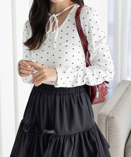 clear（クリア）の「フロントリボンドットプリントカットソー［韓国ファッション レイヤード］≪AW新作≫（Tシャツ/カットソー・レディース・グレー/ブラック/オフホワイト・F）」の2枚目の写真