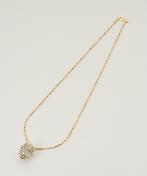 Kenneth Jay Lane(ネスジェイレーン)の「【Kenneth Jay Lane/ケネス ジェイ レーン】 strawberry pendant ネックレス(ネックレス・レディース・ゴールド・FREE)」の2枚目の写真