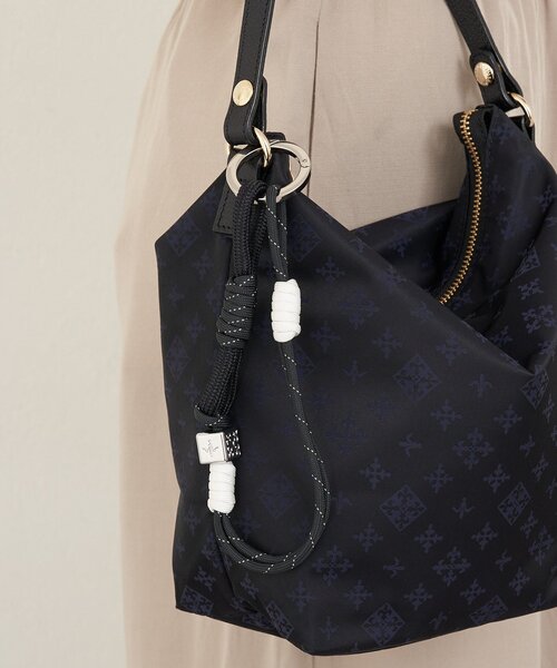 russet（ラシット）の「【再値下げ】パラコードバッグチャーム（チャーム・レディース・グリーン/ブラック・FREE）」の2枚目の写真