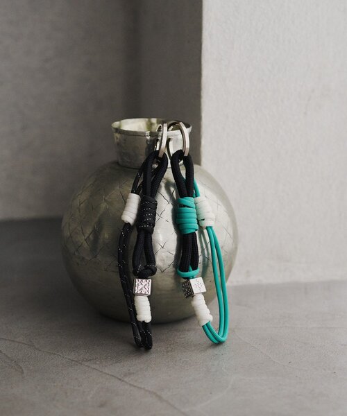 russet（ラシット）の「【再値下げ】パラコードバッグチャーム（チャーム・レディース・グリーン/ブラック・FREE）」の3枚目の写真