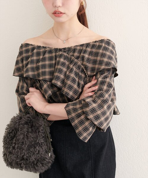 natural couture（ナチュラルクチュール）の「【WEB限定】クロスフリルデザインブラウス（シャツ/ブラウス・レディース・その他2/その他1/モカ/オフホワイト/ブラック・FREE）」の4枚目の写真