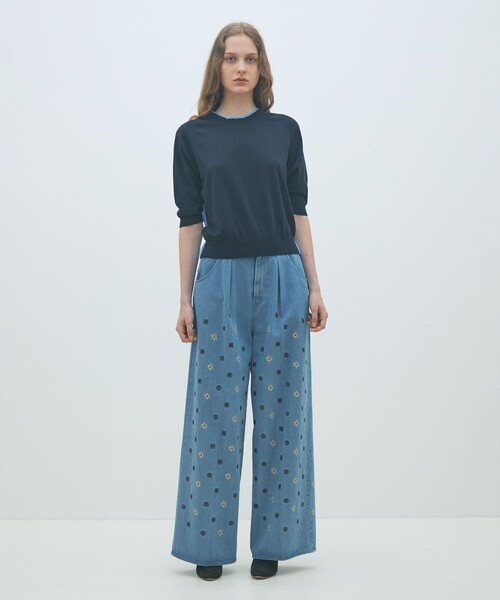 MACPHEE（マカフィー）の「ボタニカルエンブロイダリーデニム タックワイドパンツ（デニムパンツ・レディース・ブルー系その他・36/34/32）」の2枚目の写真