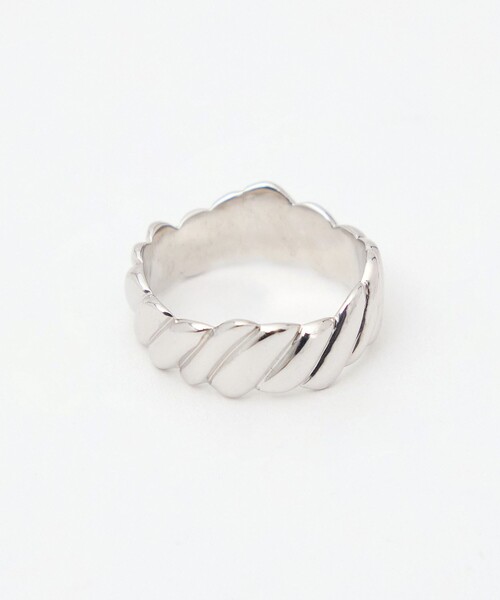 by Preek(バイプリーク)の「<MIZUKI HANAYAMA×by Preek>ツイスト リング(リング・レディース・シルバー/ゴールド・13/11)」の8枚目の写真