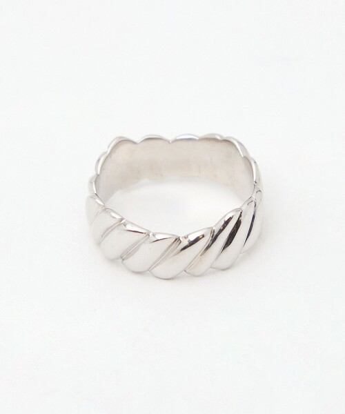 by Preek(バイプリーク)の「<MIZUKI HANAYAMA×by Preek>ツイスト リング(リング・レディース・シルバー/ゴールド・13/11)」の9枚目の写真
