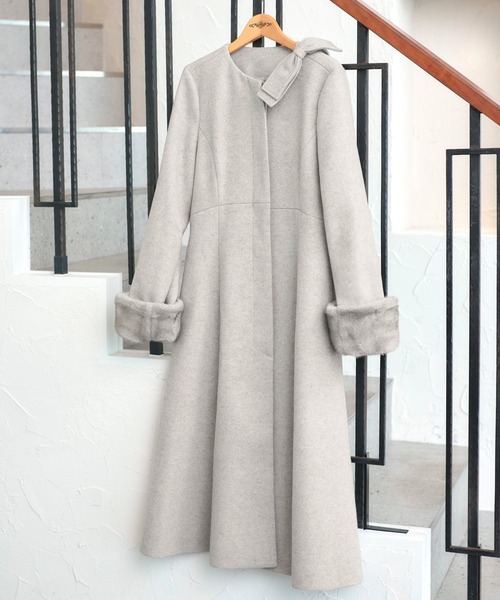 ファーカフス フレアコート ( リボンブローチ 付き ) ｜ アウター