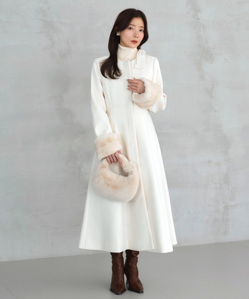 ファーカフス フレアコート ( リボンブローチ 付き ) ｜ アウター