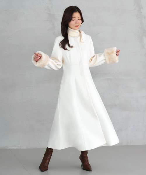 ホワイトウールロングコート ファー付き SWINGLE（スウィングル）の「FOXファー付エレガンスロングダウンコート