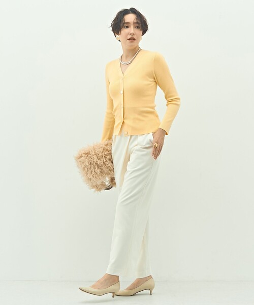 NOLLEY’S Sophi(ノーリーズソフィ)の「《アンサンブル対応》《手洗い可能》カシミヤ混リブVネックカーディガン(カーディガン/ボレロ・レディース・アイボリー/イエロー/サックスブルー/ブラック・36/38)」の5枚目の写真