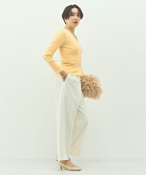 NOLLEY’S Sophi(ノーリーズソフィ)の「《アンサンブル対応》《手洗い可能》カシミヤ混リブVネックカーディガン(カーディガン/ボレロ・レディース・アイボリー/イエロー/サックスブルー/ブラック・36/38)」の8枚目の写真