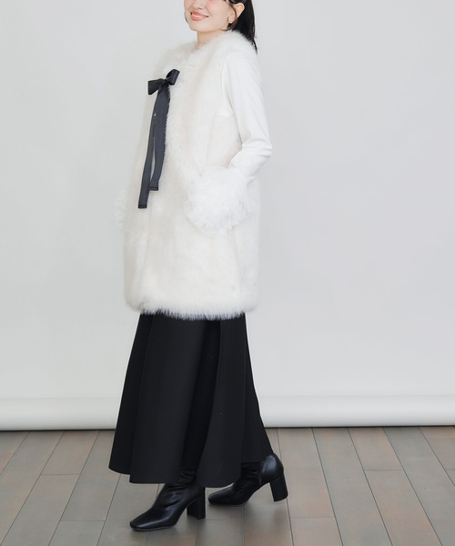 PICCIN PERLA（ピッチンペルラ）の「フェイクファーベスト（ロング）（ベスト・レディース・ブラック/オフホワイト・M）」の21枚目の写真