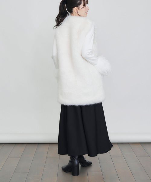 PICCIN PERLA（ピッチンペルラ）の「フェイクファーベスト（ロング）（ベスト・レディース・ブラック/オフホワイト・M）」の22枚目の写真