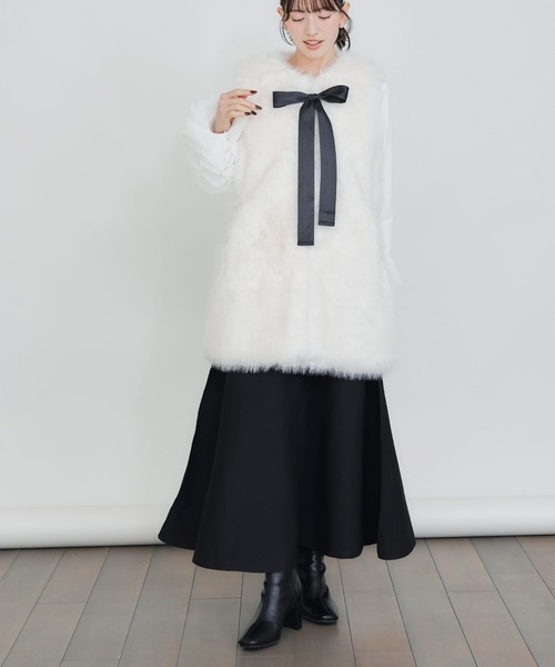 PICCIN PERLA（ピッチンペルラ）の「フェイクファーベスト（ロング）（ベスト・レディース・ブラック/オフホワイト・M）」の20枚目の写真