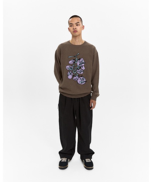 YESEYESEE（イエスアイシー）の「Cherry Tomatoes Graphic Knit Pullover（ニット/セーター・メンズ・ブラウン/ネイビー・L/M/S/XL）」の7枚目の写真