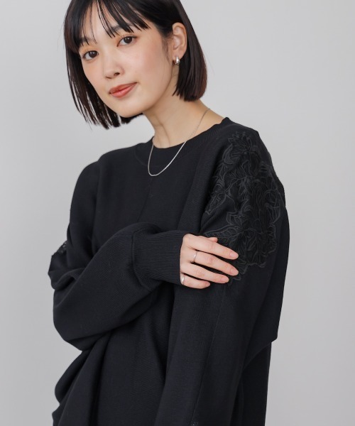 Bou Jeloud（ブージュルード）の「肩レースドルマンニットプルオーバー（ニット/セーター・レディース・ベージュ/ブラック/グレー・FREE）」の2枚目の写真