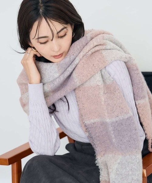 a.v.v（アーヴェヴェ）の「チェック柄ボリュームマフラー（マフラー・レディース・ライトピンク/ブルー・38）」の10枚目の写真