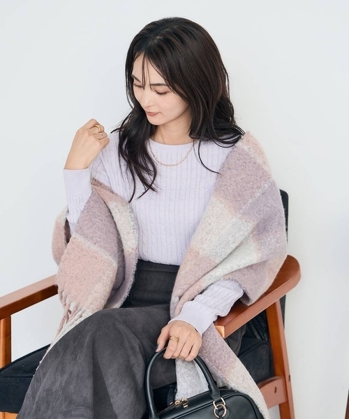 a.v.v（アーヴェヴェ）の「チェック柄ボリュームマフラー（マフラー・レディース・ライトピンク/ブルー・38）」の14枚目の写真