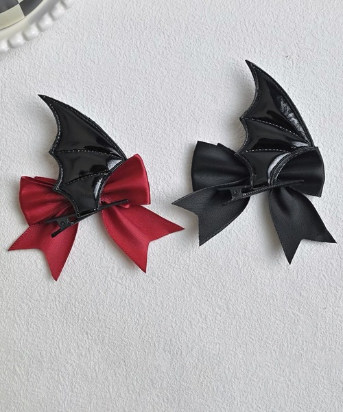 CALIFORNIA OUTFITTERS（カリフォルニア アウトフィッターズ）の「10D1-TJ 小悪魔リボンヘアクリップ コスプレ バッド デビルウイング ヘアアクセ（バレッタ/ヘアクリップ・レディース・ブラック/レッド・ONESIZE）」の4枚目の写真