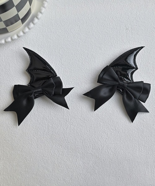 CALIFORNIA OUTFITTERS（カリフォルニア アウトフィッターズ）の「10D1-TJ 小悪魔リボンヘアクリップ コスプレ バッド デビルウイング ヘアアクセ（バレッタ/ヘアクリップ・レディース・ブラック/レッド・ONESIZE）」の5枚目の写真