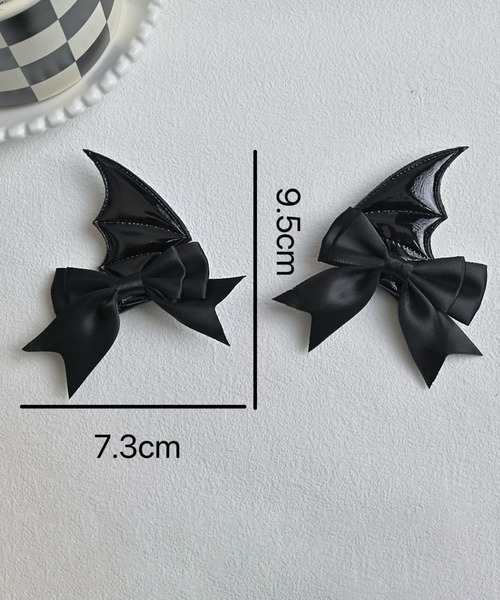 CALIFORNIA OUTFITTERS（カリフォルニア アウトフィッターズ）の「10D1-TJ 小悪魔リボンヘアクリップ コスプレ バッド デビルウイング ヘアアクセ（バレッタ/ヘアクリップ・レディース・ブラック/レッド・ONESIZE）」の8枚目の写真