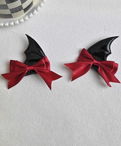 CALIFORNIA OUTFITTERS（カリフォルニア アウトフィッターズ）の「10D1-TJ 小悪魔リボンヘアクリップ コスプレ バッド デビルウイング ヘアアクセ（バレッタ/ヘアクリップ・レディース・ブラック/レッド・ONESIZE）」の14枚目の写真