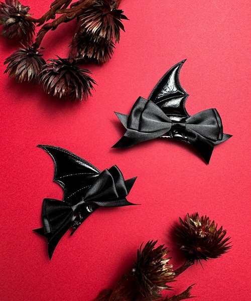 CALIFORNIA OUTFITTERS（カリフォルニア アウトフィッターズ）の「10D1-TJ 小悪魔リボンヘアクリップ コスプレ バッド デビルウイング ヘアアクセ（バレッタ/ヘアクリップ・レディース・ブラック/レッド・ONESIZE）」の9枚目の写真