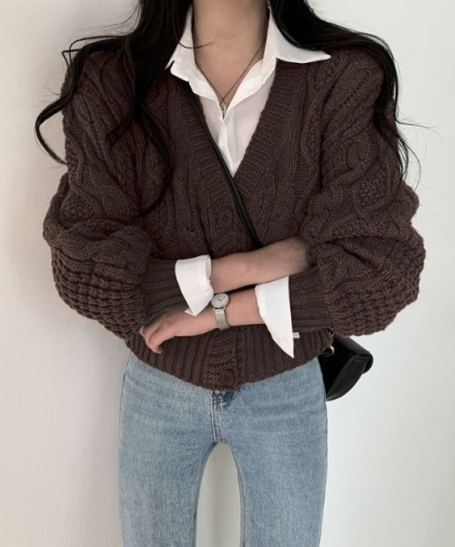 AMELY(エミリー)の「バルーンスリーブニットカーディガン(カーディガン/ボレロ・レディース・アイボリー/ブラック/グレー/ダークブラウン・フリー)」の9枚目の写真