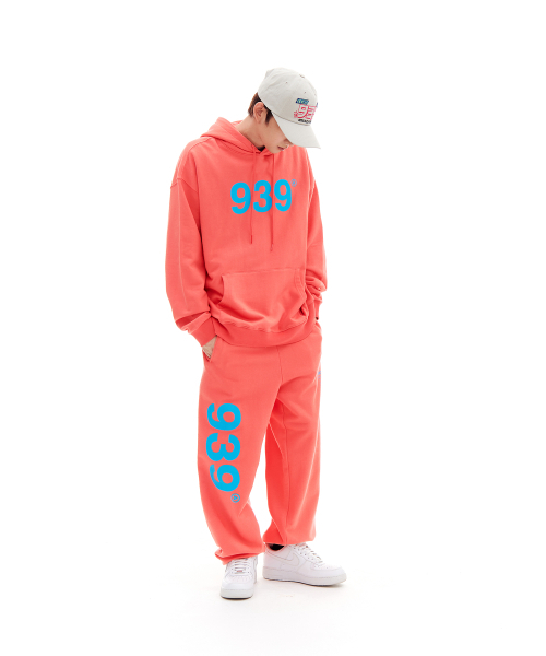 ARCHIVE BOLD（アーカイブボールド）の「939 LOGO HOOD (SALMON)（パーカー・レディース・その他・MEDIUM/SMALL/X-LARGE/LARGE）」の5枚目の写真