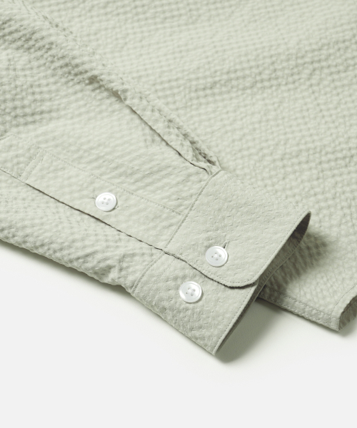 FRIZMWORKS（フリズムワークス）の「OPEN COLLAR SOLID SEERSUCKER SHIRT _ LIGHT KHAKI（シャツ/ブラウス・メンズ・その他・MEDIUM/LARGE/X-LARGE）」の6枚目の写真