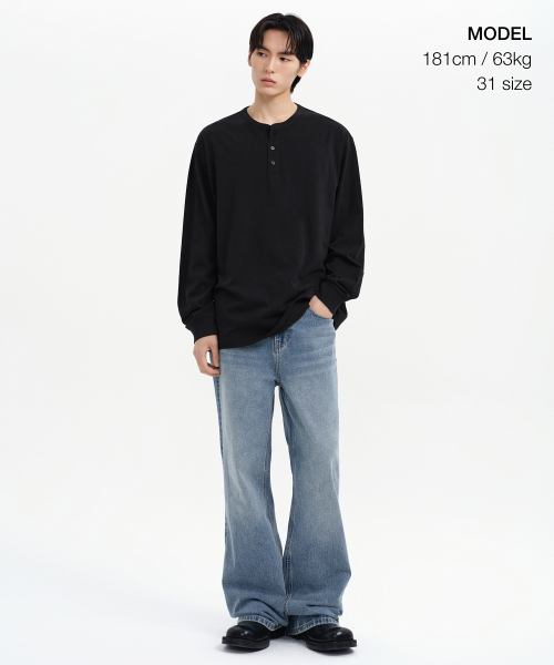 MUSINSA STANDARD（ムシンサスタンダード）の「ルーズフレアデニムパンツ[ライトインディゴ]（デニムパンツ・メンズ・その他・42/34/32/30/31/33/26/29）」の2枚目の写真