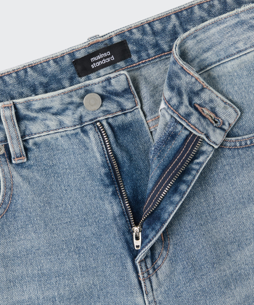MUSINSA STANDARD（ムシンサスタンダード）の「ルーズフレアデニムパンツ[ライトインディゴ]（デニムパンツ・メンズ・その他・42/34/32/30/31/33/26/29）」の4枚目の写真