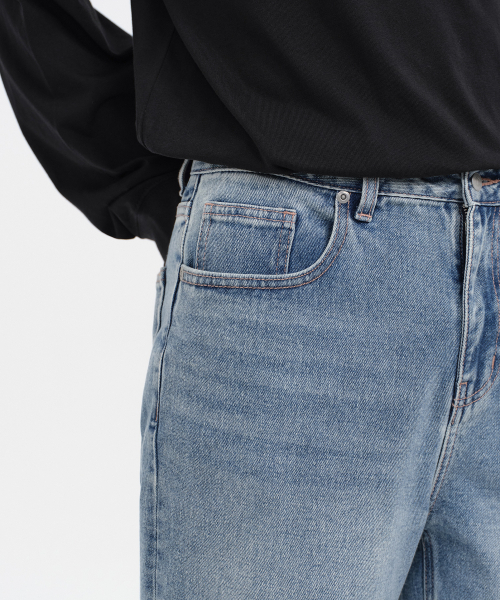 MUSINSA STANDARD（ムシンサスタンダード）の「ルーズフレアデニムパンツ[ライトインディゴ]（デニムパンツ・メンズ・その他・42/34/32/30/31/33/26/29）」の5枚目の写真