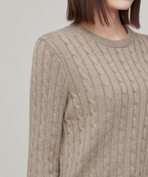 MUSINSA STANDARD WOMAN（ムシンサスタンダードウーマン）の「ウィメンズアンゴラブレンドケーブルクルーネックニット[ヘッダーベージュ]（ニット/セーター・レディース・その他・SMALL/MEDIUM/LARGE/X-SMALL）」の5枚目の写真