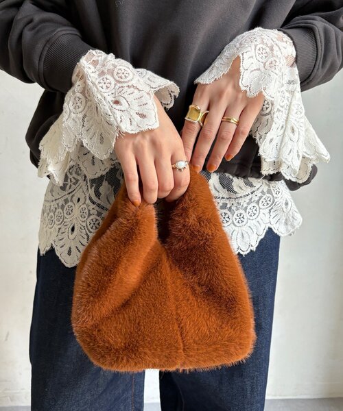 DouDou（ドゥドゥ）の「【WEB限定】ファーバッグ（ショルダーバッグ・レディース・ブラック/ベージュ/キャメル・FREE）」の3枚目の写真