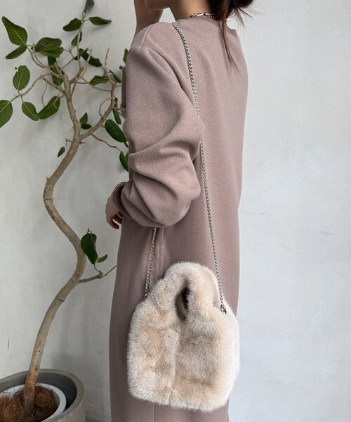 DouDou（ドゥドゥ）の「【WEB限定】ファーバッグ（ショルダーバッグ・レディース・ブラック/ベージュ/キャメル・FREE）」の6枚目の写真