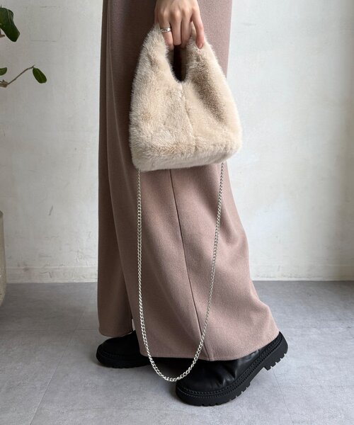 DouDou（ドゥドゥ）の「【WEB限定】ファーバッグ（ショルダーバッグ・レディース・ブラック/ベージュ/キャメル・FREE）」の7枚目の写真