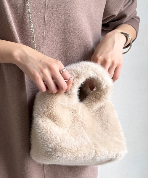 DouDou（ドゥドゥ）の「【WEB限定】ファーバッグ（ショルダーバッグ・レディース・ブラック/ベージュ/キャメル・FREE）」の8枚目の写真