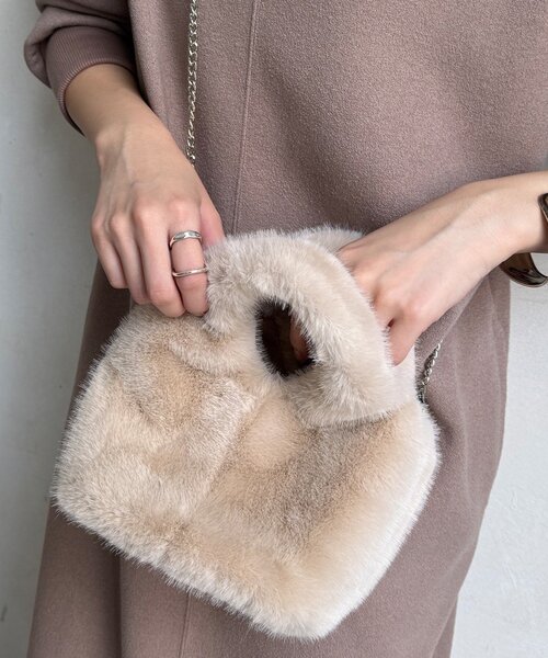 DouDou（ドゥドゥ）の「【WEB限定】ファーバッグ（ショルダーバッグ・レディース・ブラック/ベージュ/キャメル・FREE）」の9枚目の写真