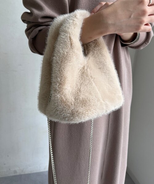 DouDou（ドゥドゥ）の「【WEB限定】ファーバッグ（ショルダーバッグ・レディース・ブラック/ベージュ/キャメル・FREE）」の12枚目の写真