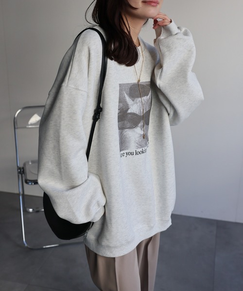 ap retro（アプレトロ）の「フォトプリントスウェット/プルオーバー（スウェット・レディース・ホワイト系その他/オートミール/ブラック/グレー系その他/ブラック系その他/グレー・FREE）」の2枚目の写真