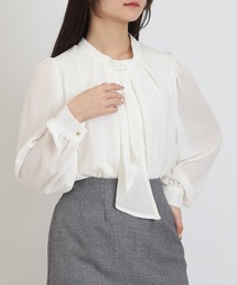 TRUDEA（トルディア）の「裏起毛パール装飾ボウタイブラウス（シャツ/ブラウス・レディース）」