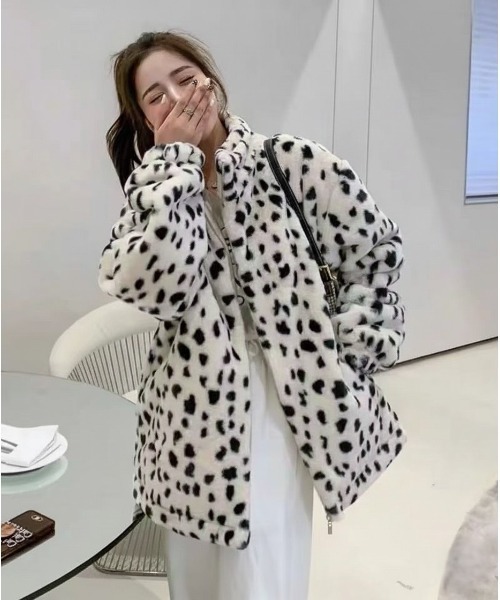 Ritzy（リッツィー）の「ヒョウ柄もこもこ フェイクファージャケット（その他アウター・レディース・ホワイト/ベージュ・FREE）」の2枚目の写真